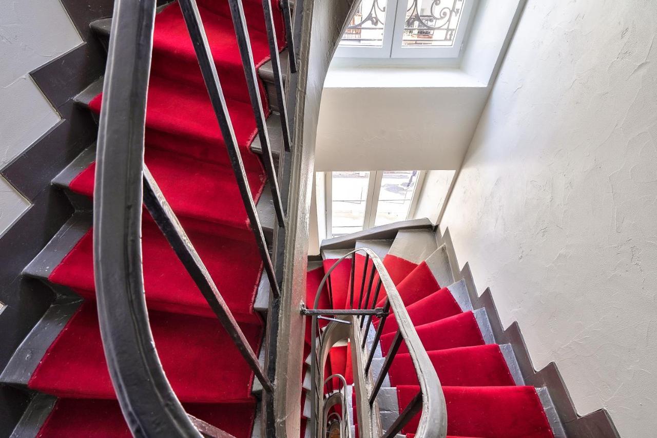 Stylish Mezzanine Studio In The Heart Of Paris 3F Exterior foto